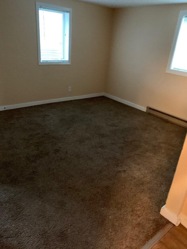 Building Photo - 307 9th Ave NE