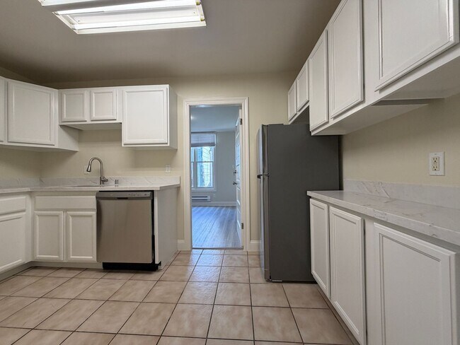 Building Photo - 569-571-571 Minna St