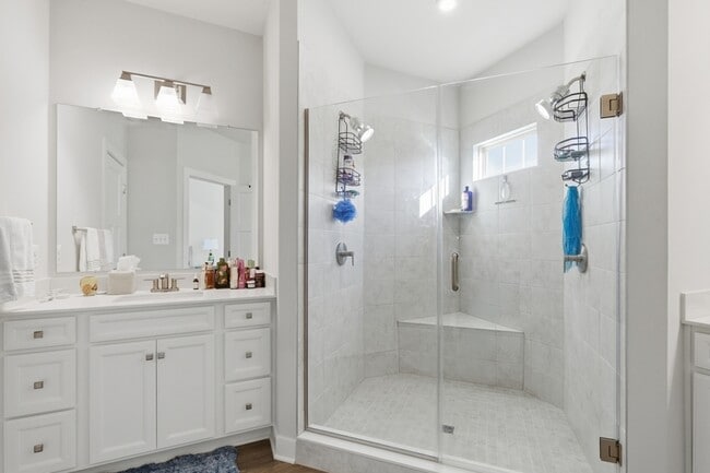 Building Photo - 2528 -B Verona Pl