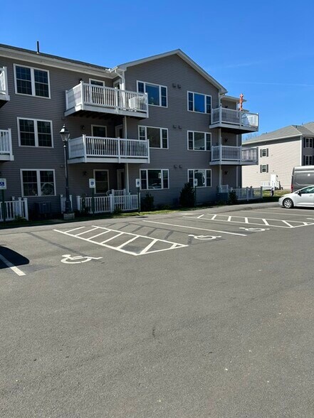 Building Photo - 28 Green Leaves Dr