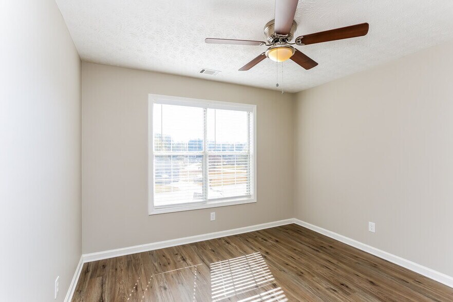 Building Photo - 816 Ruswood Rd