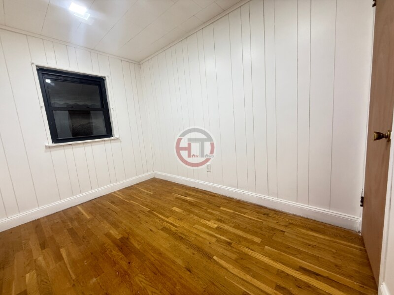 Building Photo - 237 Davis Ave