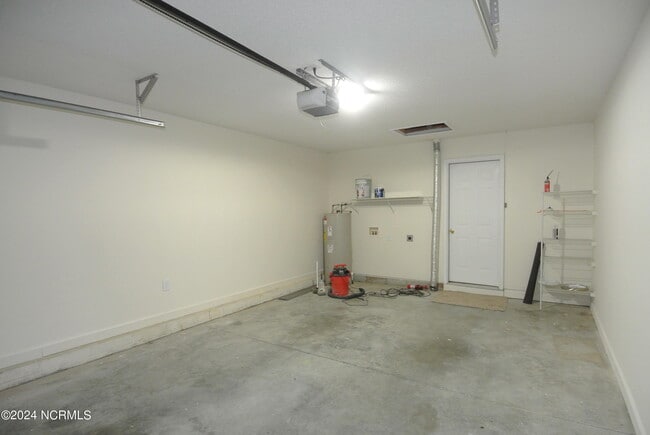 Building Photo - 1479 RaceTrack Rd