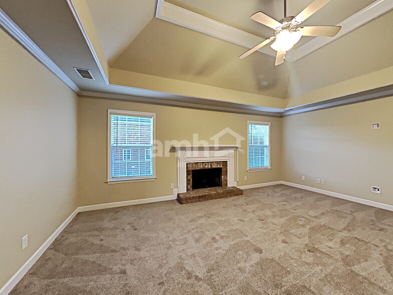 Building Photo - 2091 Lequire Ln