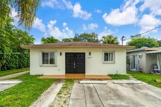 Building Photo - 2817 SW 39th Ave