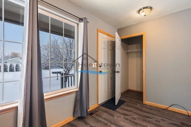 Building Photo - Sweet 2 Bed 1 Bath House with a Fenced Yard in Post Falls!