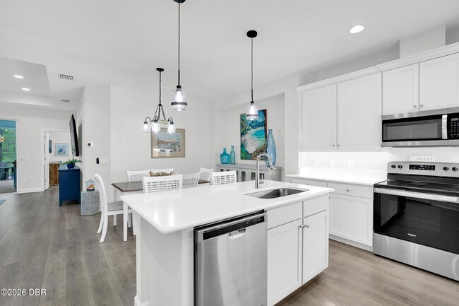 Building Photo - 358 Good Life Wy