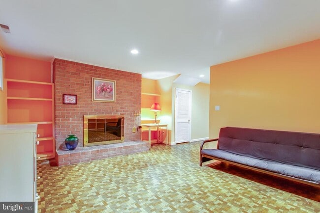 Building Photo - 6063 Hardwick Pl