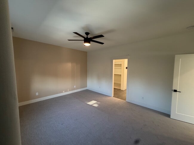 Building Photo - 307 Talons Dr