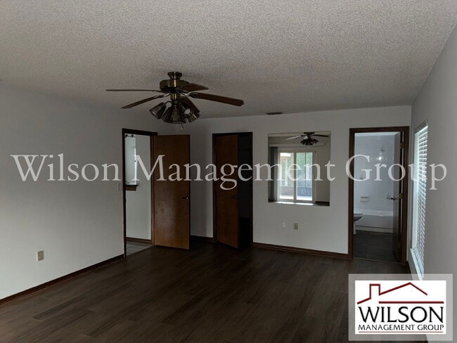 Building Photo - 1420 Flamingo Dr