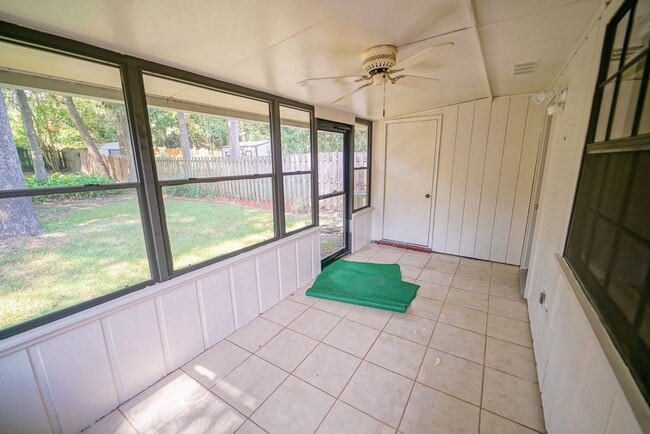 Building Photo - 2 bed 2 bath Sublease