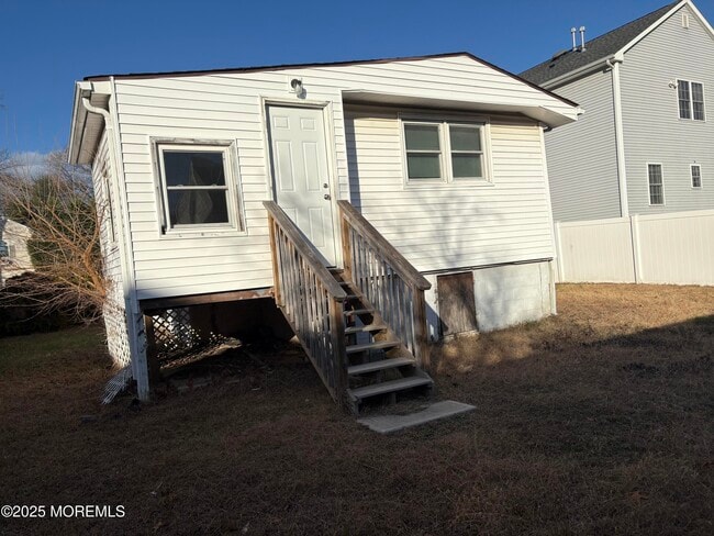 Building Photo - 276 Linden Ave