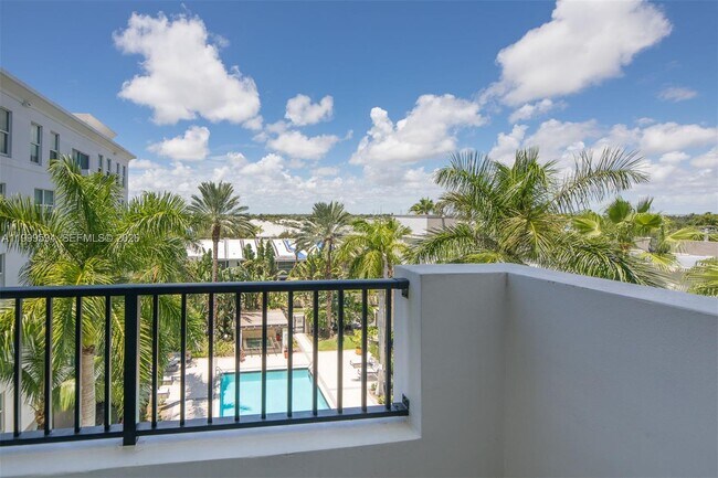 Building Photo - 2401 NE 65th St