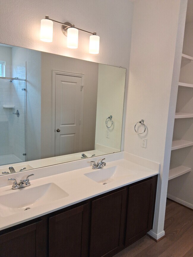 Building Photo - 253 Villars Dr