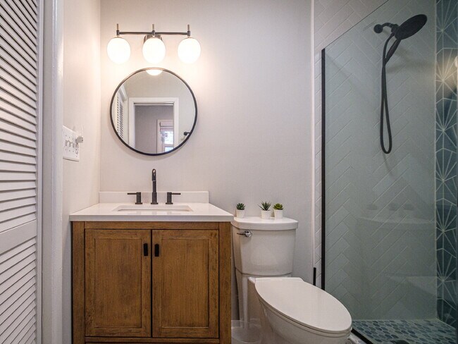 Building Photo - "Charming 2-Bedroom Retreat with Granite Elegance on Thornton Road!"