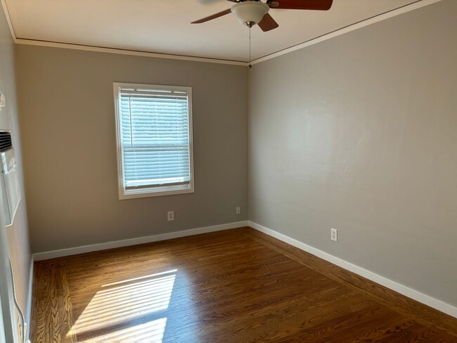 Building Photo - 1 bedroom 1 bathroom in downtown Martinez ...