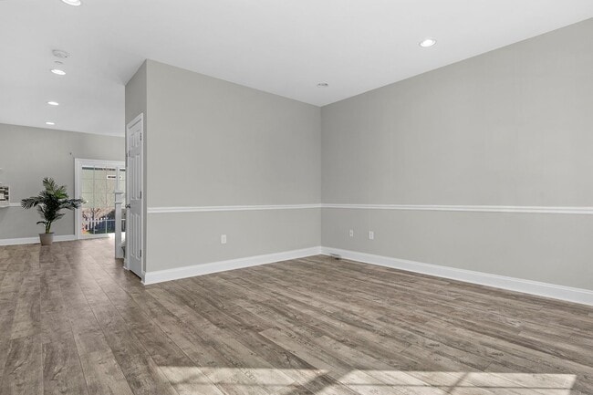 Building Photo - Beautiful 4br 2.5ba with huge basement and garage in Edgemere