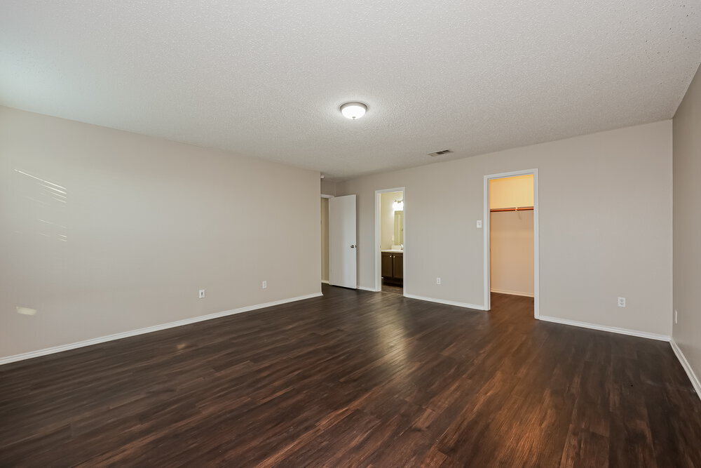 Building Photo - 565 Keble Dr