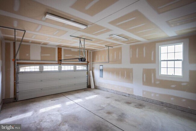 Building Photo - 327 Sydney Ln