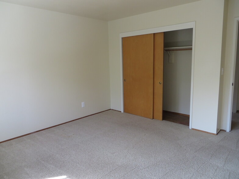 Building Photo - 433 Vasquez Ct