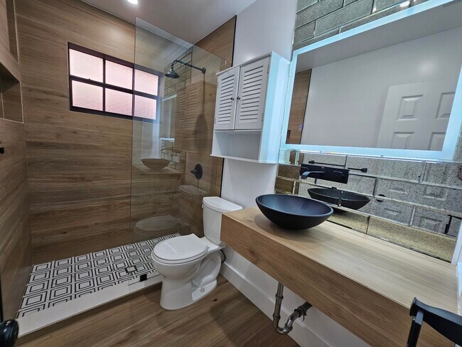 Building Photo - 2120 NW 66th St