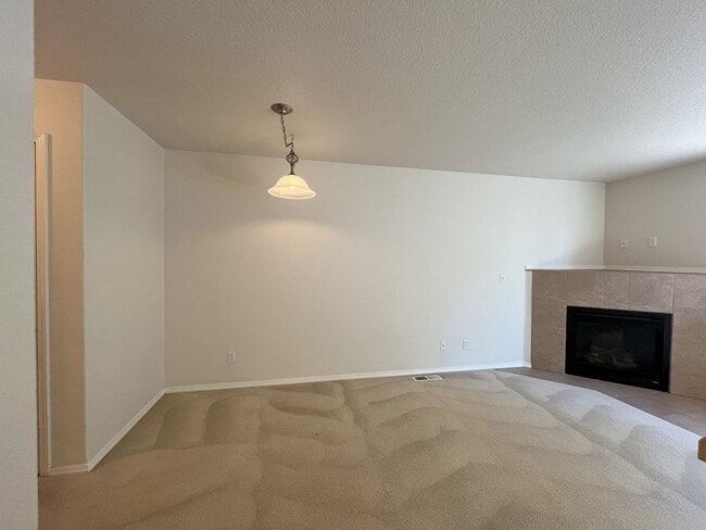 Building Photo - Welcome to this charming 3-bedroom, 3-bathroom home in Forest Grove!