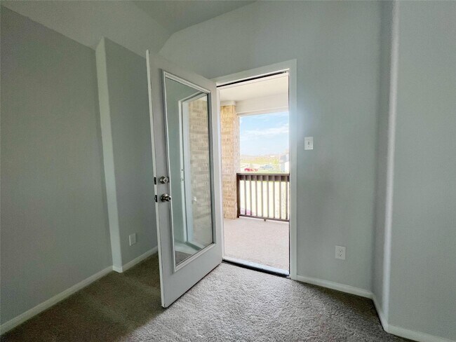 Building Photo - 208 Salange Ln