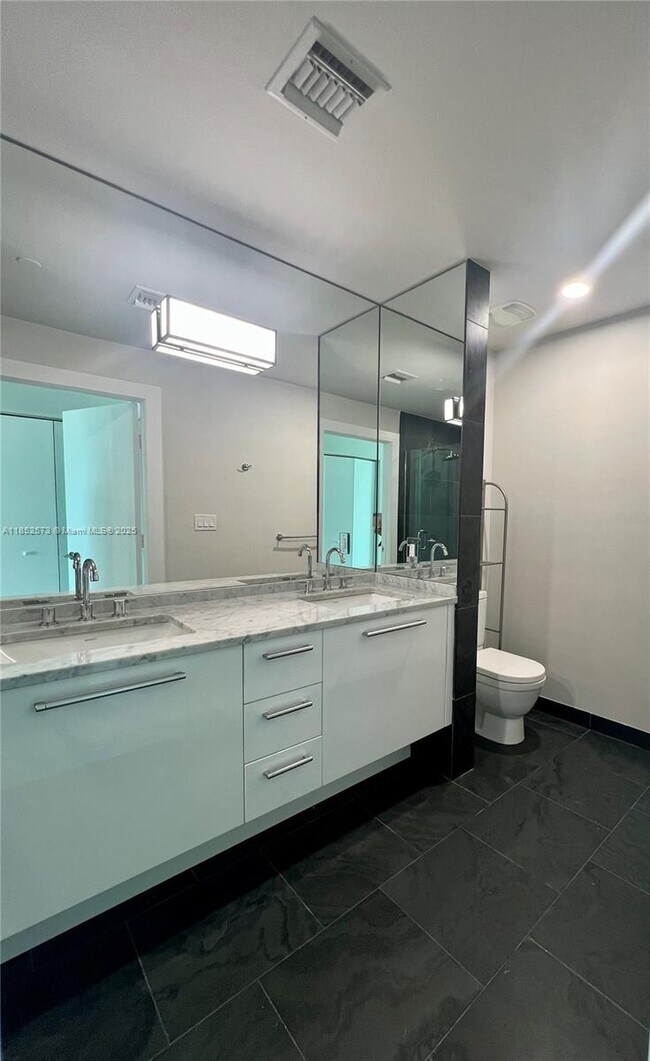 Building Photo - 900 Biscayne Blvd