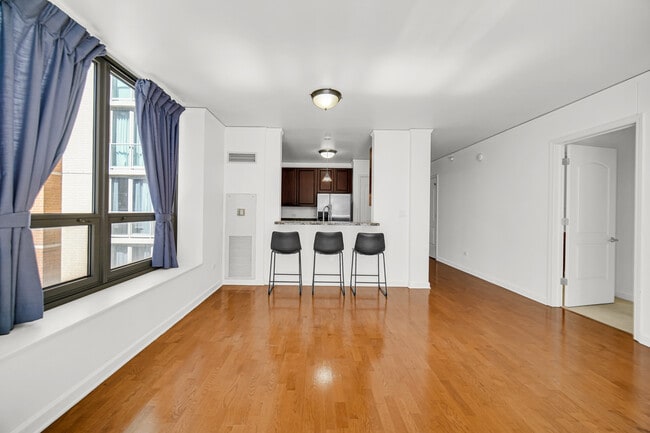 Building Photo - 420 E Waterside Dr