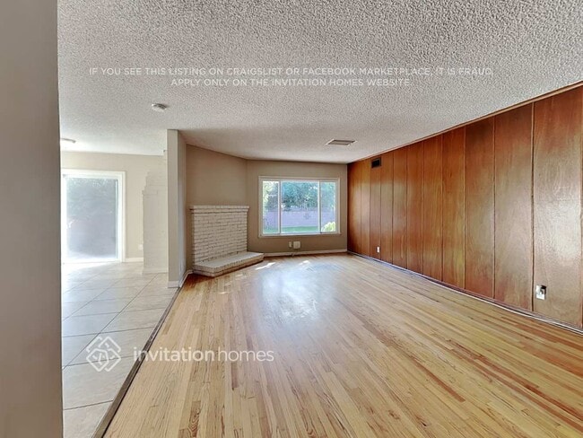 Building Photo - 15040 Valerio St