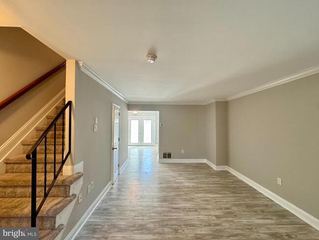 Building Photo - 526 Lancaster Pl