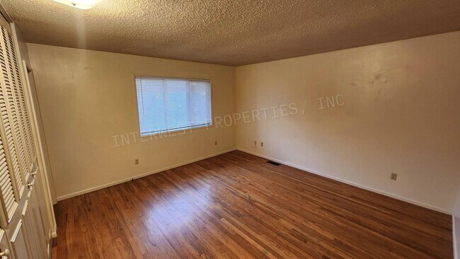 Building Photo - MCCA01