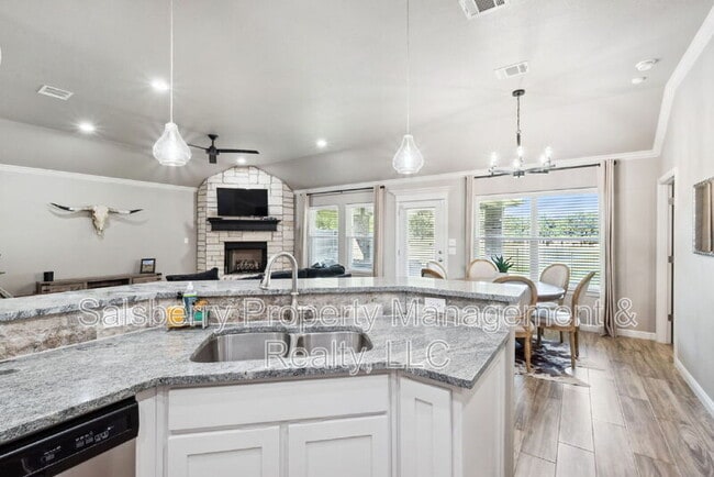 Building Photo - 3310 Windcrest Dr
