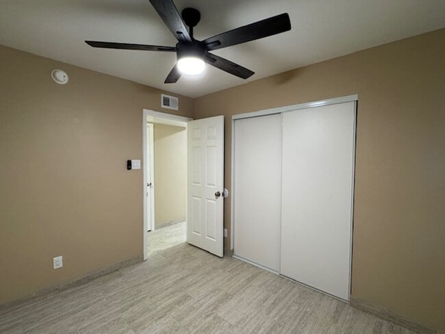 Building Photo - 3 Bedroom 2 Bathroom House FOR RENT