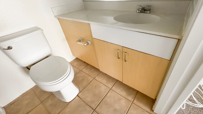 Building Photo - Gated Townhome  Ground Floor 3bdrm/2bath M...