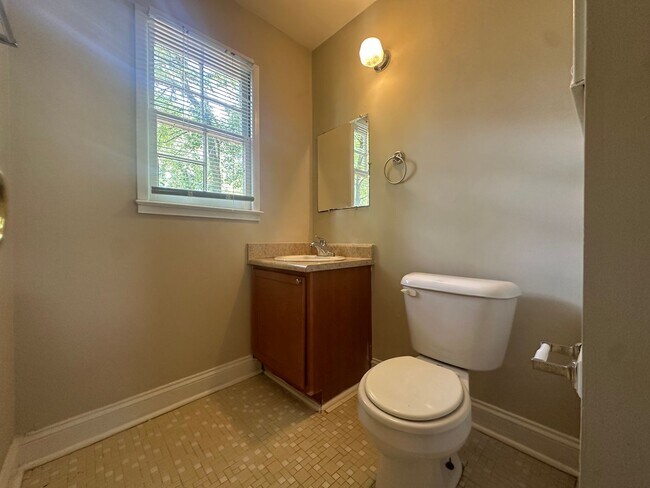 Building Photo - 705 Buena Vista Dr