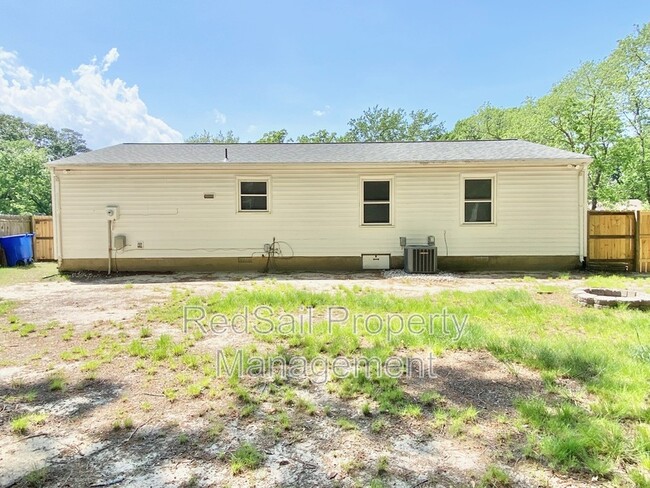 Building Photo - 220 Mona Dr