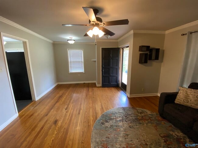 Building Photo - 817 Chambers Dr NE