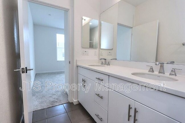 Building Photo - 396 Midstream Ln