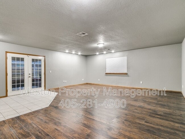 Building Photo - 1304 Regency Blvd