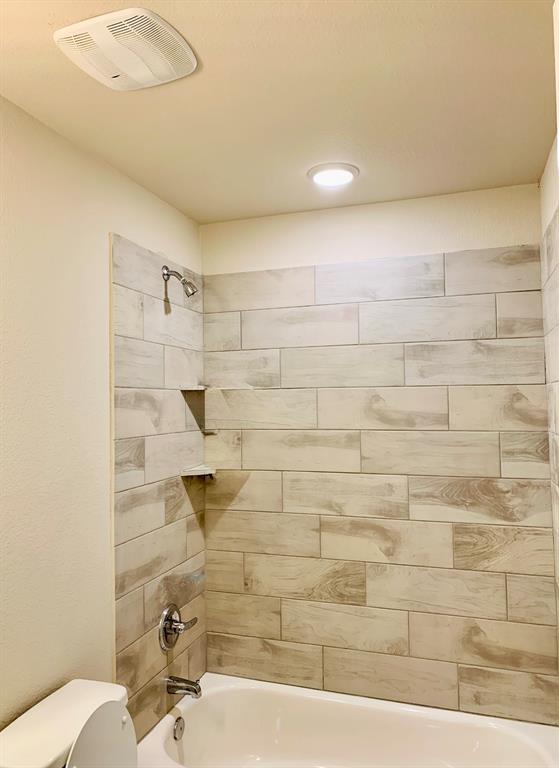 Building Photo - 808 Fallbrook Dr
