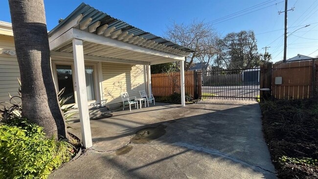 Building Photo - 4701 Ave N 1/2