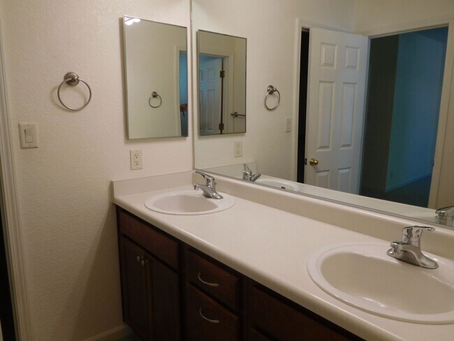 Building Photo - Damonte Ranch Single Level Home