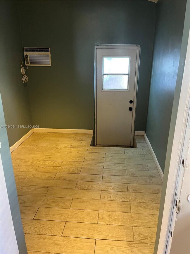 Building Photo - 6 Farrey Ln