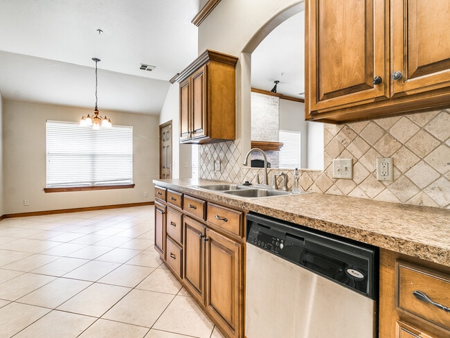 Building Photo - 15609 Traditions Dr