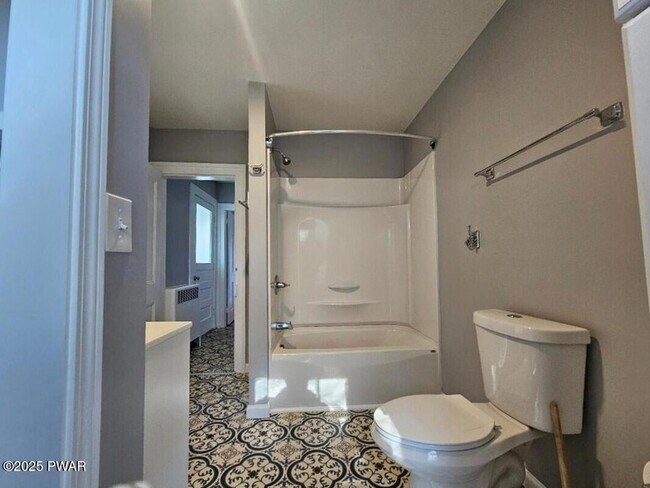 Building Photo - 314 11th St