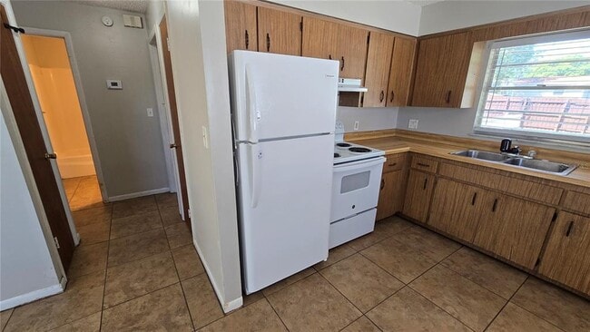 Building Photo - 5347 Satsuma Dr