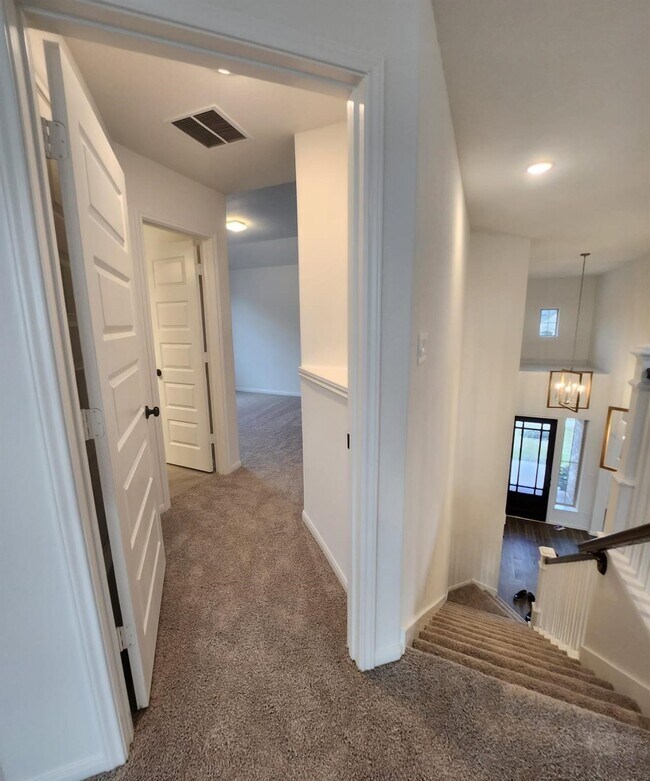 Building Photo - 2419 Humble Wy