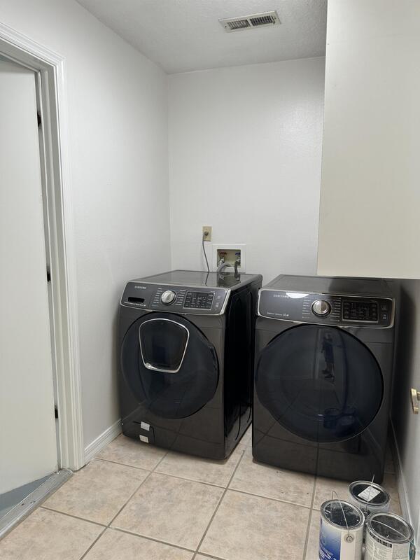 Building Photo - 664 Wyckliffe Pl