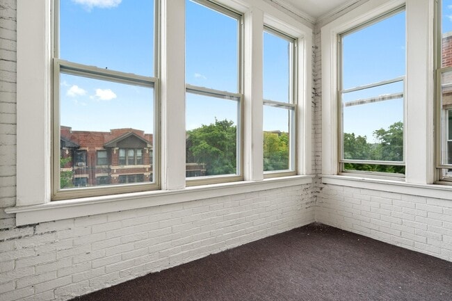 Building Photo - 5126 S Greenwood Ave
